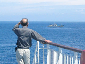 20050729-old man and blue sea.JPG